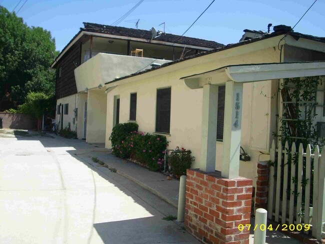 Sidewalk way - 1514 Penmar Ave