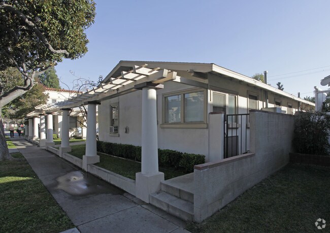 Building Photo - 320 N Pomona Ave