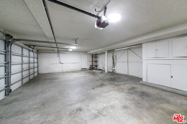 Building Photo - 8900 Alto Cedro Dr