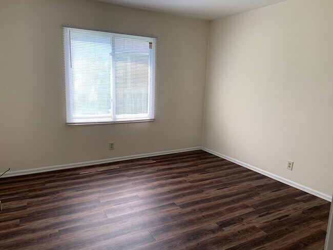 Building Photo - 4813