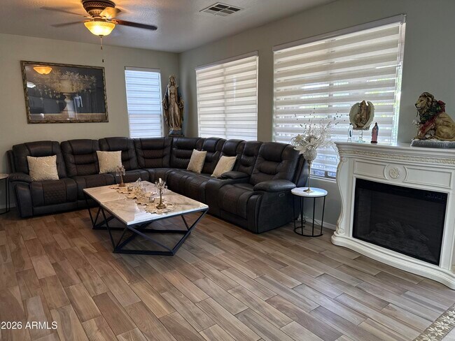 Building Photo - 3928 W Range Mule Dr