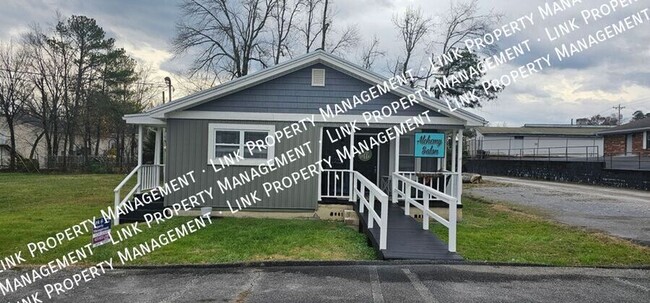 Building Photo - HALF OFF FEBRUARY RENT!  Commercial Space ...