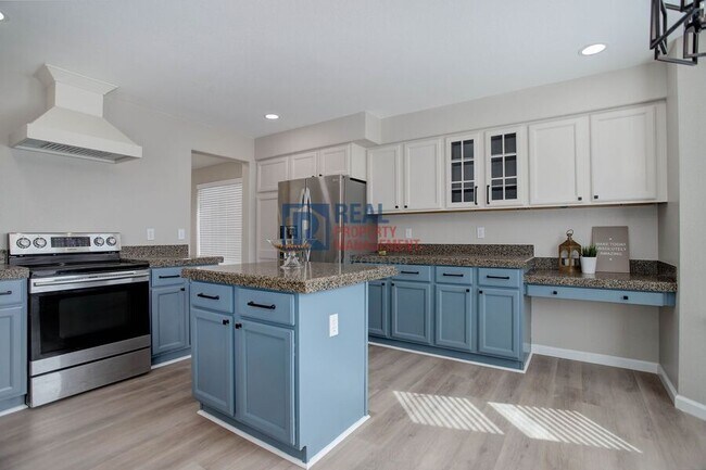Building Photo - 5934 Instone Cir