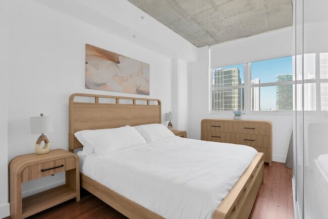 Building Photo - 137 NE 2nd Ave