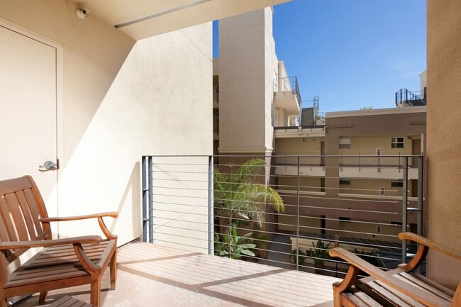 Building Photo - Furnished 2 bedroom with flex office space near Convention Center Downtown!