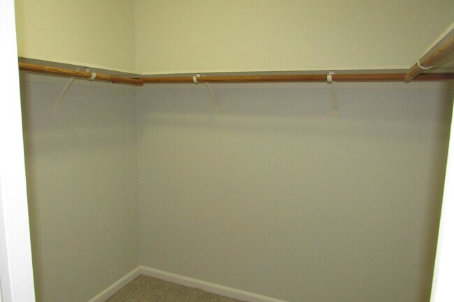 Building Photo - Beautiful 4 Bed/3 Bath Tracy Home with Pool and Fresh Paint