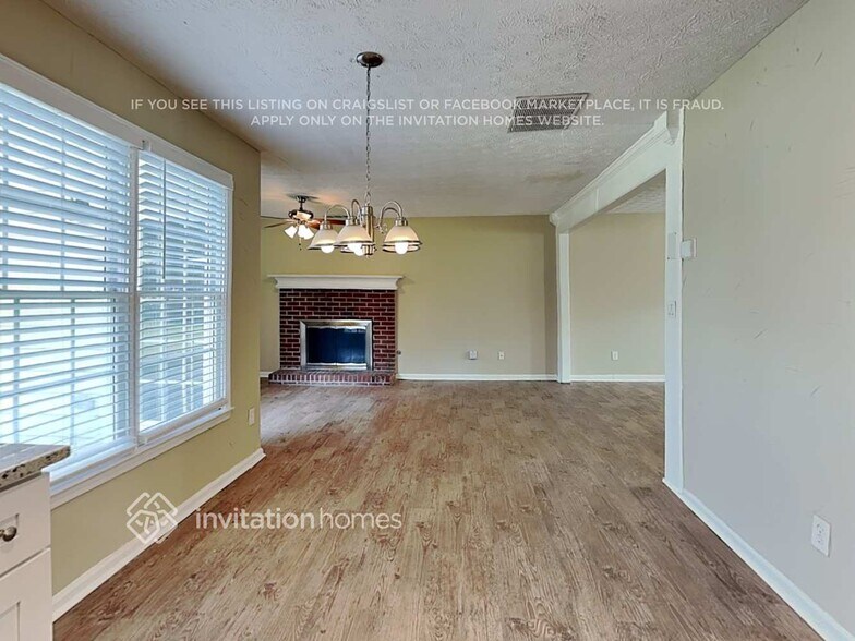 Building Photo - 3925 Riversong Dr NW