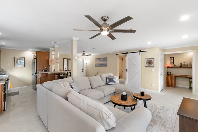 Building Photo - Waterfront Duplex * Flexible Lease Terms