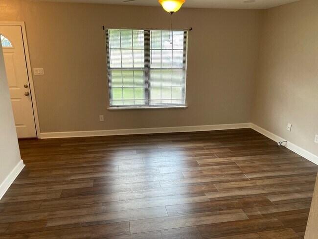 Building Photo - 2071 Little River Ln