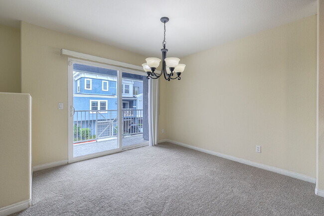 Building Photo - Spacious 2-Bed, 2.5-Bath Condo on Lighthou...