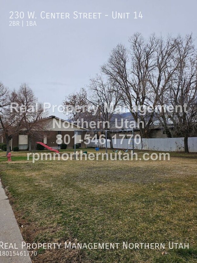 Building Photo - 2 Bedroom 1 Bath Bountiful Apartment Now A...