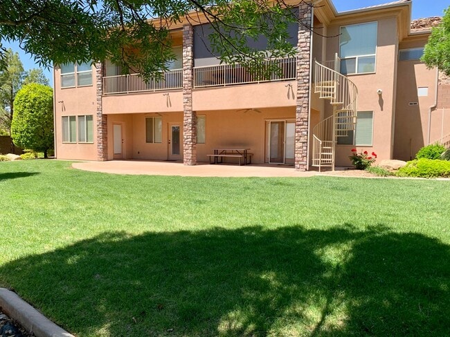 Building Photo - 2276 Greystone Dr