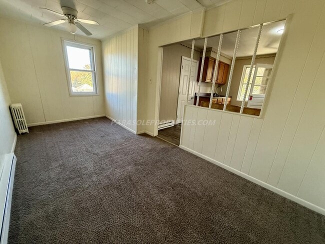 Building Photo - 333 E Locust St