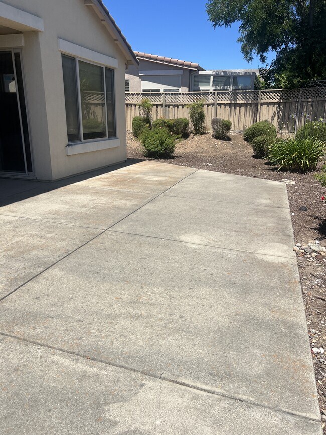 Building Photo - 1205 Shadow Glen Ln