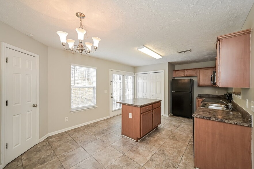 Building Photo - 104 David Bolin Dr