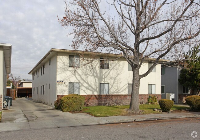 Primary Photo - 1369 Reeve St