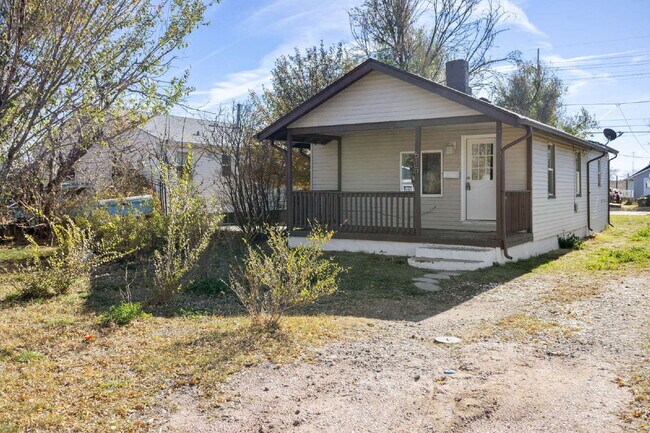 Building Photo - Cute Single Family Home Ready Now!