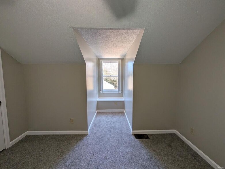 Building Photo - 1649 Prairie Ln