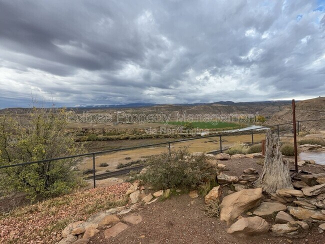 Building Photo - 2737 Sierra Vista Dr