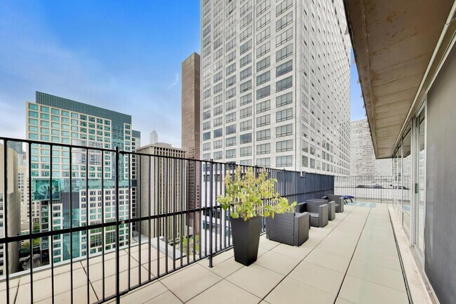 Building Photo - 201 E Chestnut St
