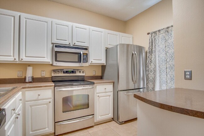 Building Photo - Santa Rosa 3/2.5 Townhome – Minutes from N...