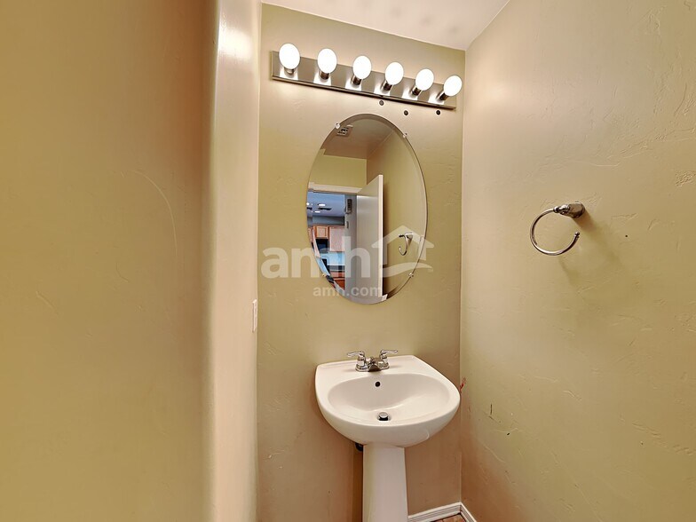 Building Photo - 6056 S Sweet Birch Ln