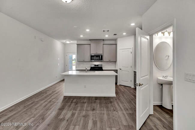 Building Photo - 73 Mellowood Ln