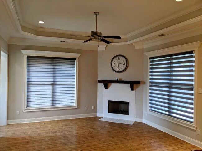 Building Photo - Wake up on Sleepy Brook Rd!