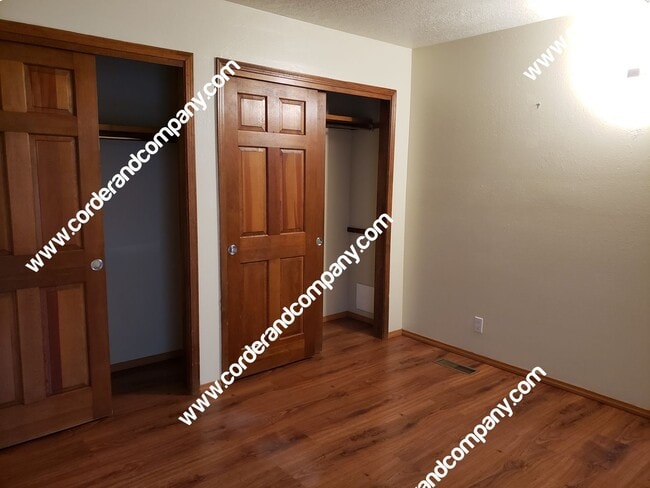 Building Photo - Southwestern 2 Bedroom, 2 Bathroom, 1 Car ...