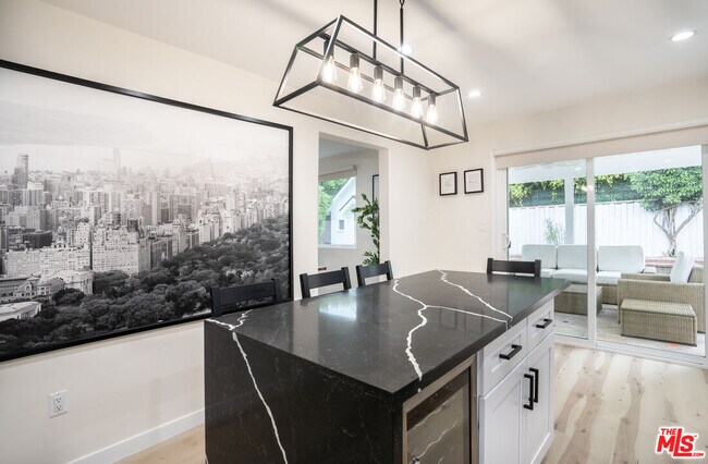 Building Photo - 8704 Dorrington Ave