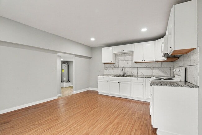 Building Photo - Affordable spacious 3bed/1bath unit!