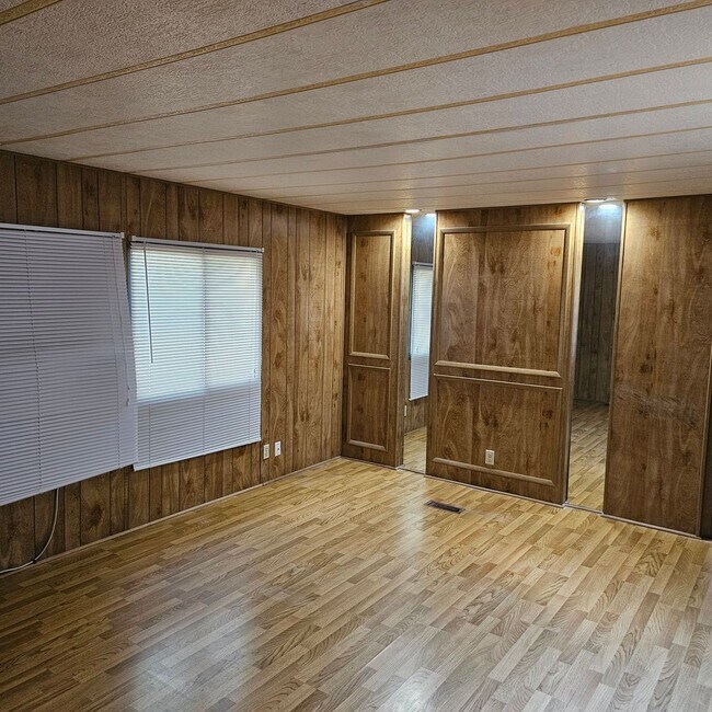 Building Photo - 2 Bedroom/2 Bath Green Valley Subdivision