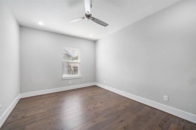 Building Photo - 1161 W 24th St