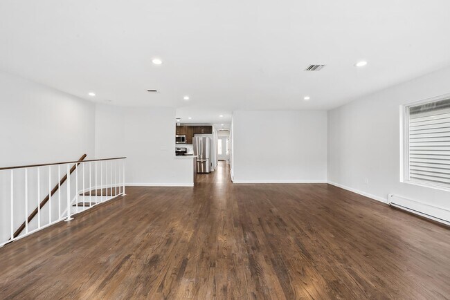 Building Photo - 1916 Grand Ave