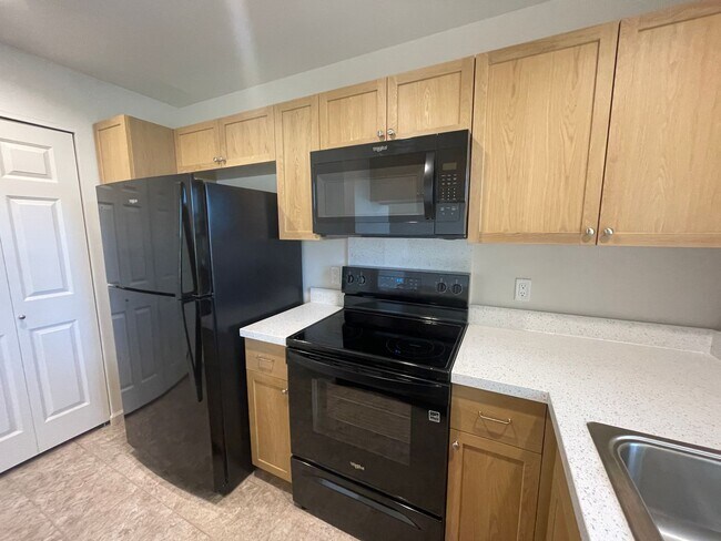 Building Photo - Kahoma Village 3 Bedroom Townhome