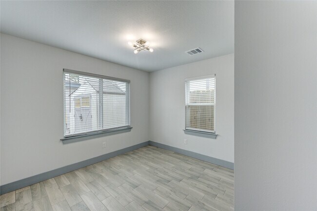 Building Photo - 3112 Wentworth St