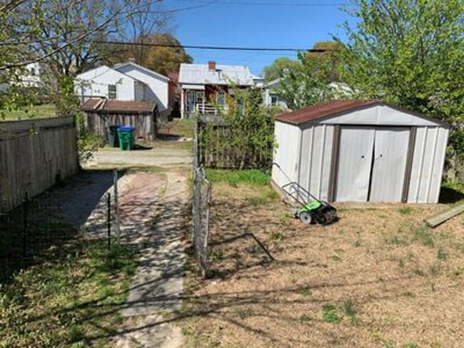 Building Photo - Beautiful 2 bed 1 bath house in Churchill
