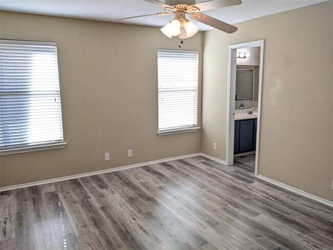 Building Photo - 302 McCarthur Dr