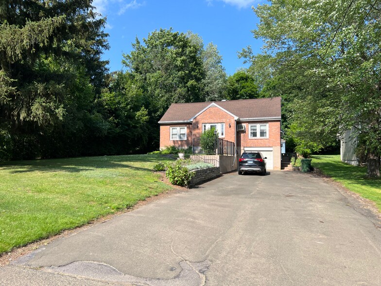 Primary Photo - 678 Bartholomew Rd