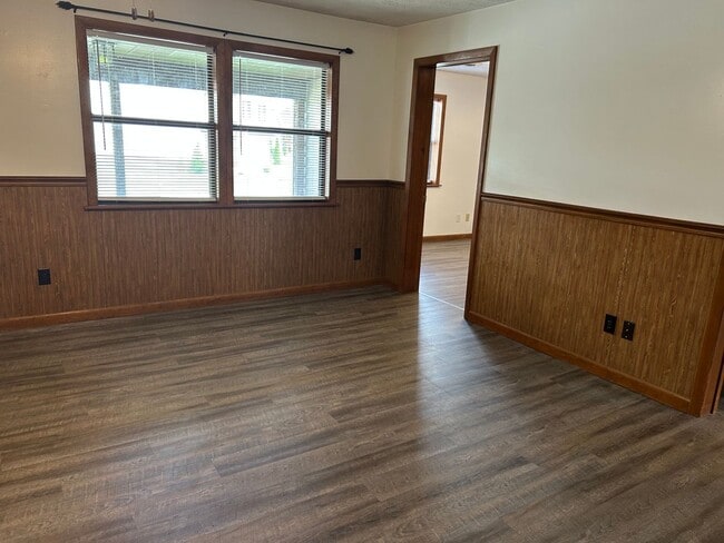Building Photo - 2 Bedroom / 1 Bath Apt -  Kingsport TN
