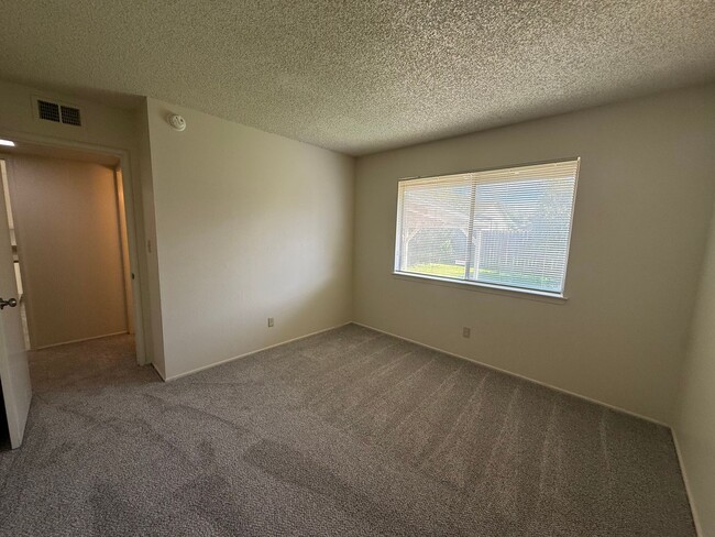 Building Photo - 4694001/85