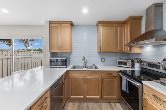 Building Photo - 10931 SW 10th Pl