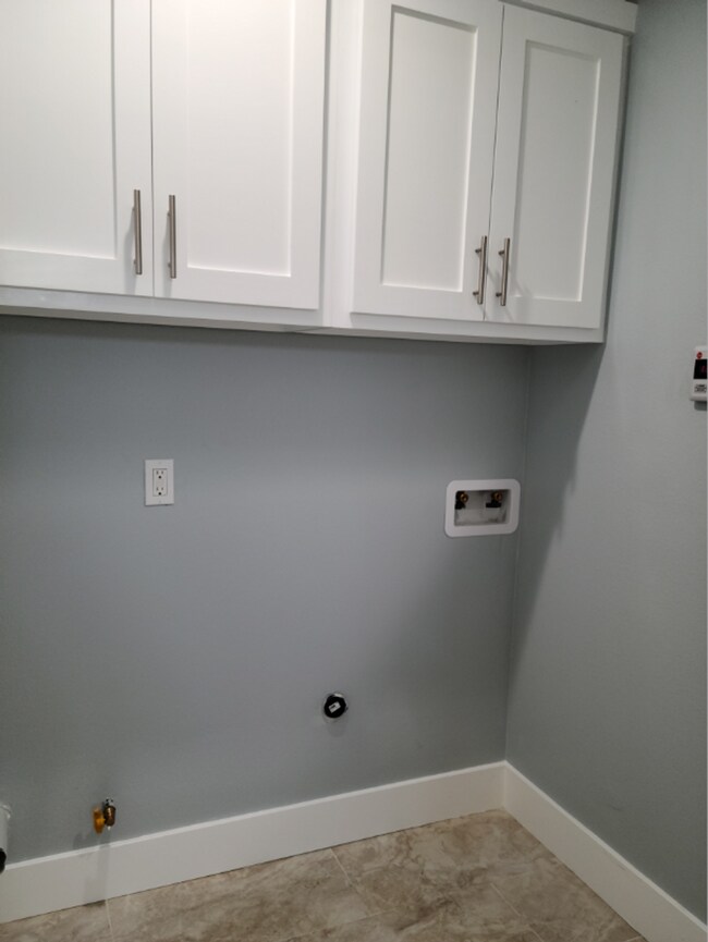 Building Photo - 33(1635)