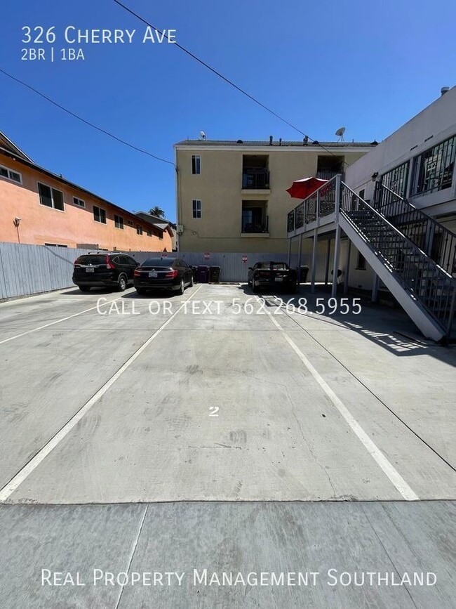 Building Photo - 326 Cherry Ave