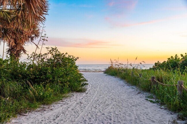 Building Photo - 6708 Sarasea Cir