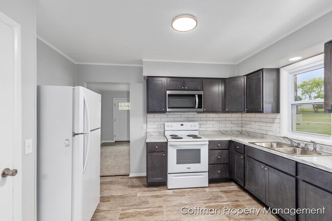 Building Photo - 3 Bed, 1 Bath House