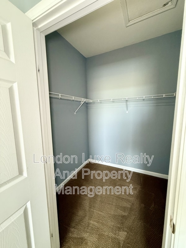 Building Photo - 7990 Baymeadows Rd