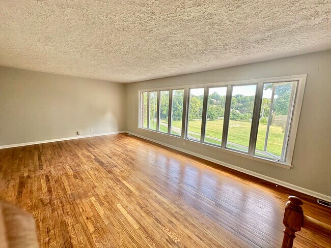 Building Photo - 1516 Schuff Ln