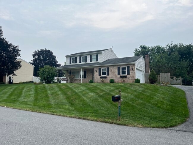 Building Photo - 2440 Douglas Dr