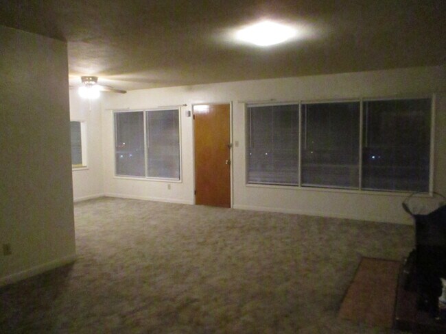 Building Photo - 704 Academy St